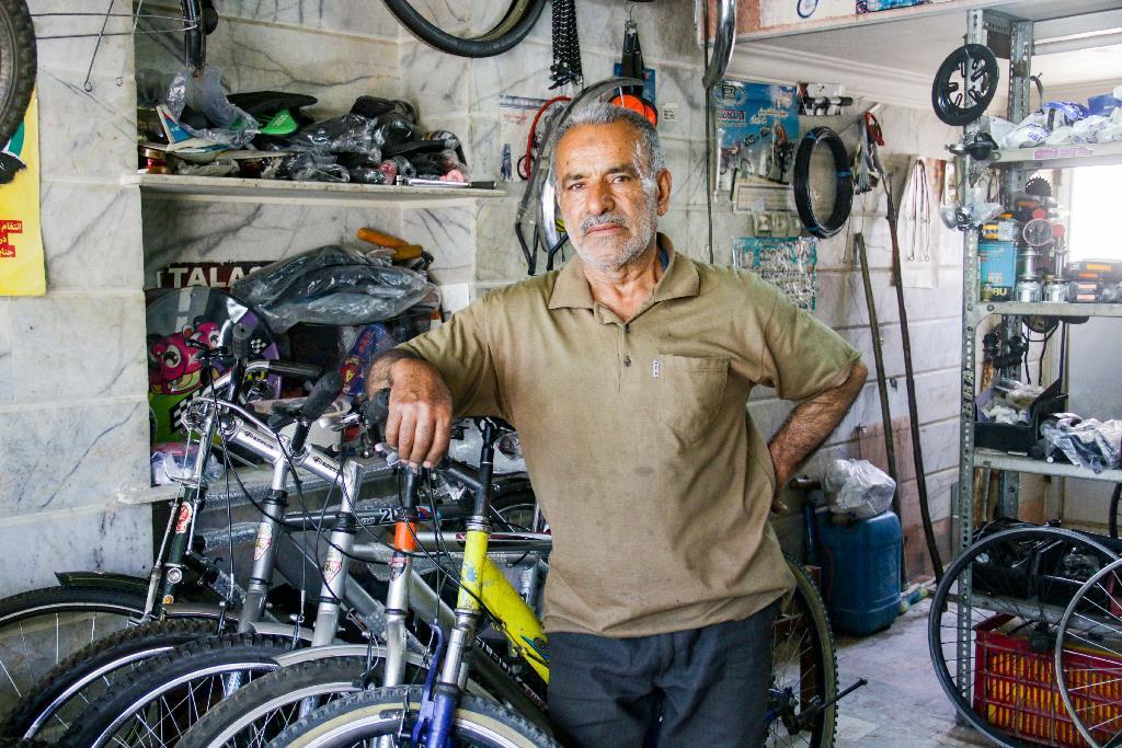 دوچرخه‌ساز قدیمی محله دریادل می‌گوید «سرویس‌کردن» بهترین راه نگهداری از این وسیله است