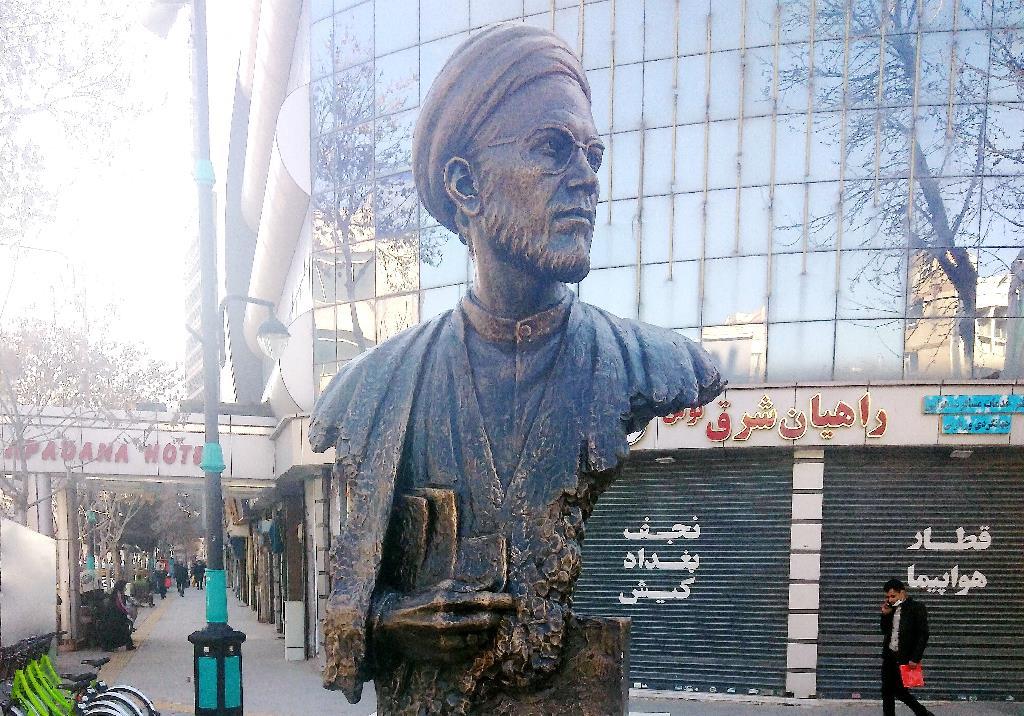 نصب سردیس شهید سید علی اندرزگو در خیابانش