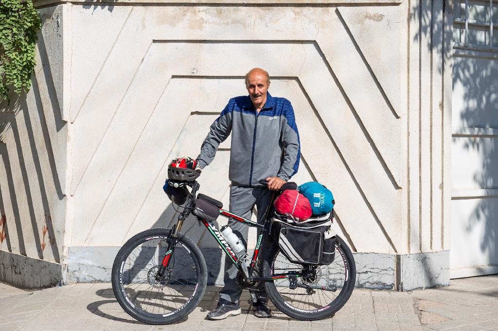روایت سفر‌ دوچرخه‌ای دبیر ورزش بازنشسته از مشهد به کربلا
