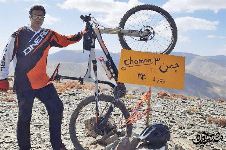 دوچرخ‌نورد؛ علی نیرومند 7 قله بلند استان را با دوچرخه فتح کرده است