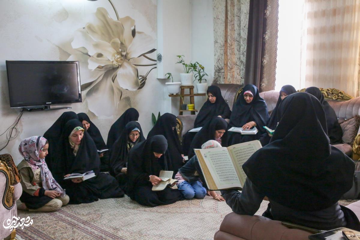 جلسه قرآن محله تربیت 35سال محفلی برای همدلی خانم‌هاست