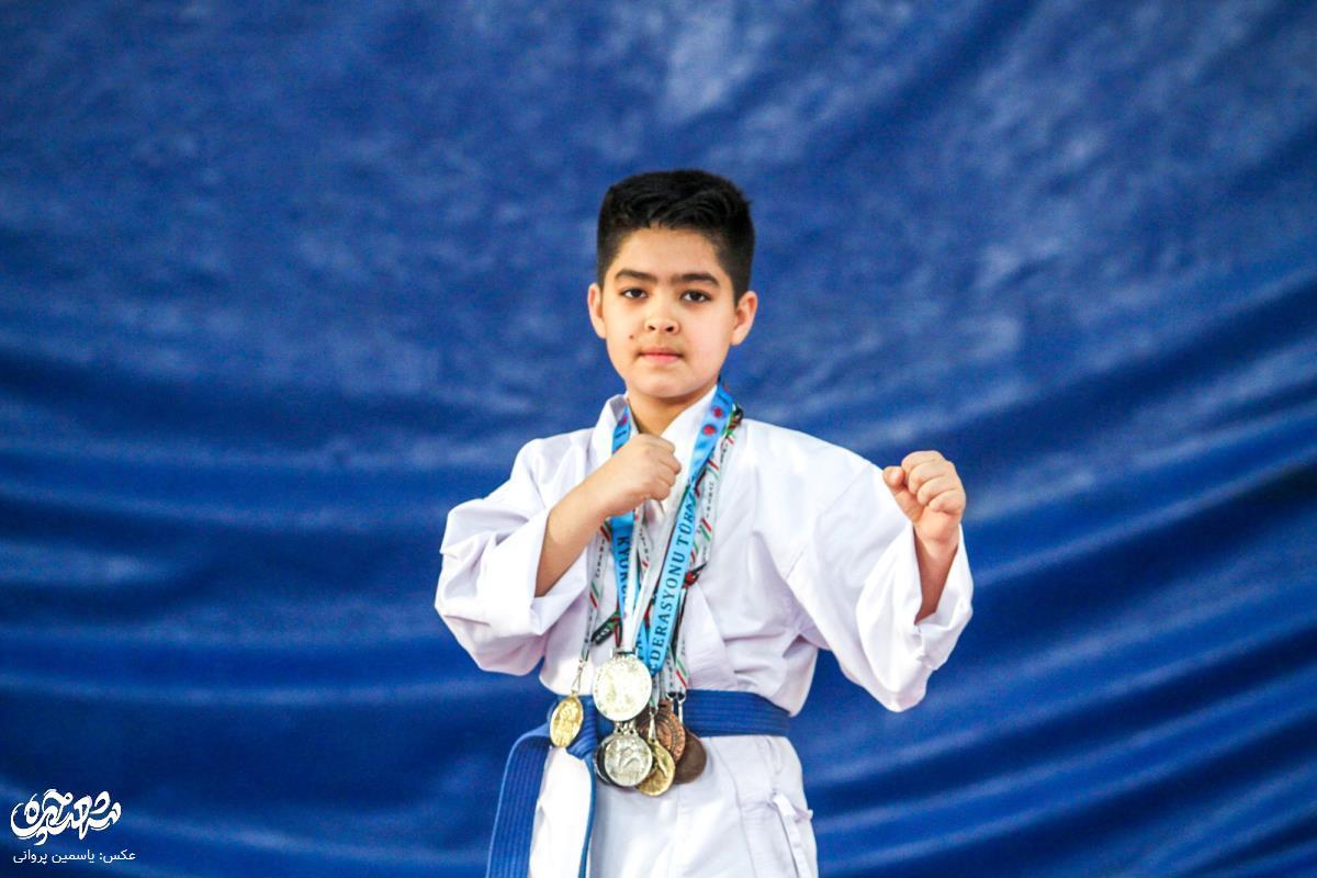 مدال برنز اوراسیا بر گردن نوجوان کاراته‌کار کوی سلمان