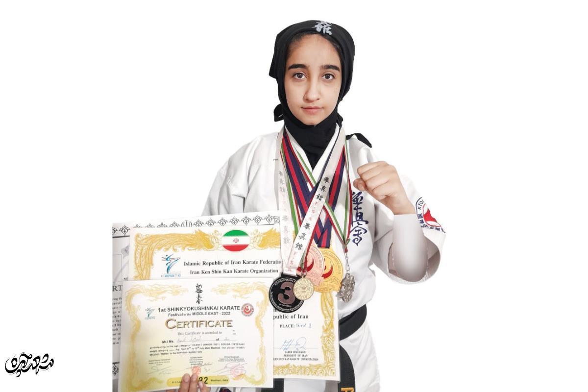 آیناز بَرَک قهرمان مسابقات کاراته کشوری است