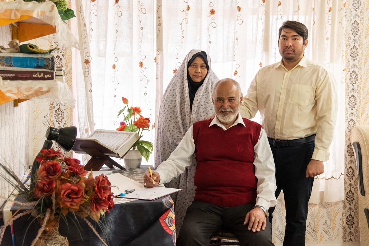 کتــابت قــرآن به قلم حسن کلاته رحمانی بــا مــداد سیــاه و گــلی کتــابت قــرآن به قلم حسن کلاته رحمانی بــا مــداد سیــاه و گــلی