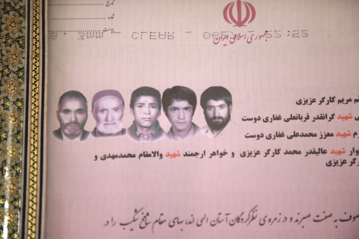 یک مادر و پنج نشان سرخ افتخار یک مادر و پنج نشان سرخ افتخار