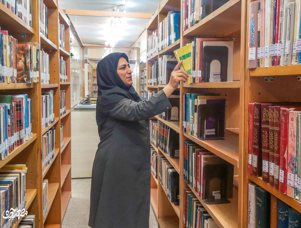 کتابخانه عمومی رضوی مأمنی برای کتاب‌خوان‌های محله سرافرازان است