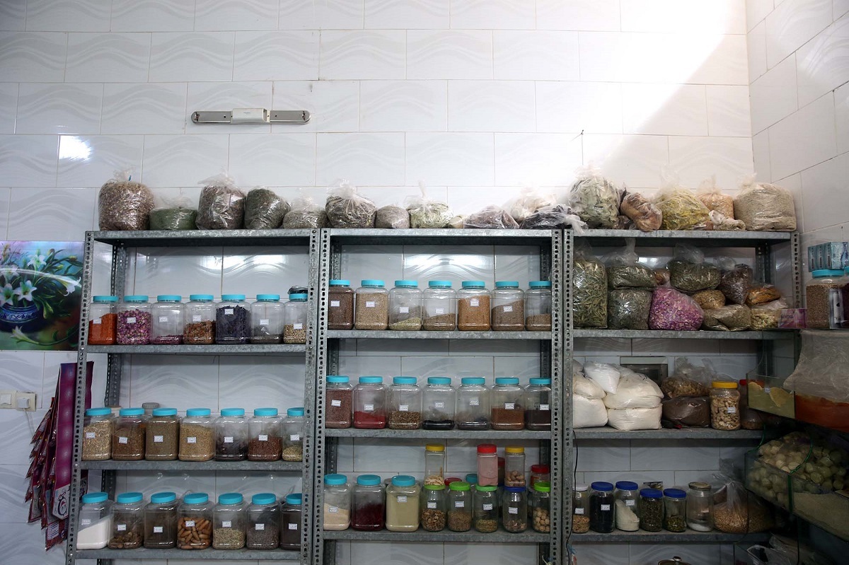 جلال سلطانی متخصص طب سنتی و اسلامی است