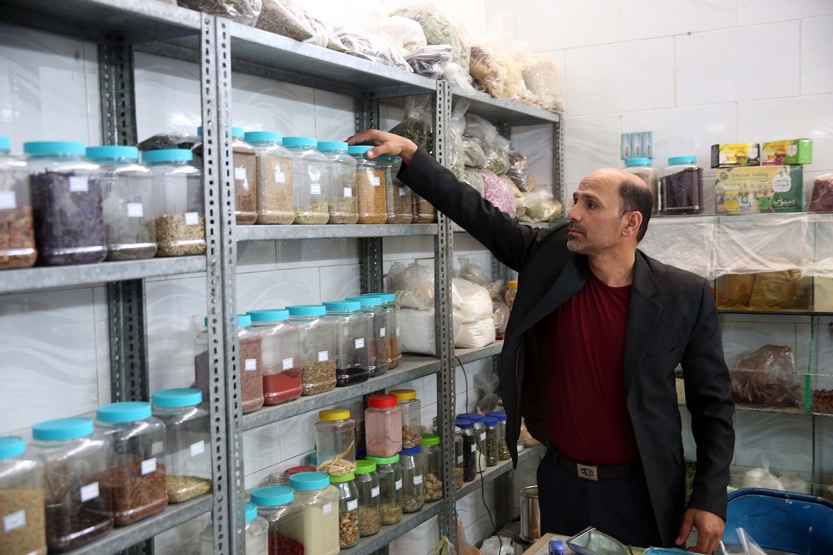 جلال سلطانی متخصص طب سنتی و اسلامی است