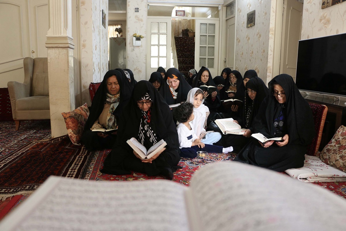 جلسه قرآن بانوان محله آزادشهر با ۳۷ سال قدمت، محفلی برای همدلی است جلسه قرآن بانوان محله آزادشهر با ۳۷ سال قدمت، محفلی برای همدلی است