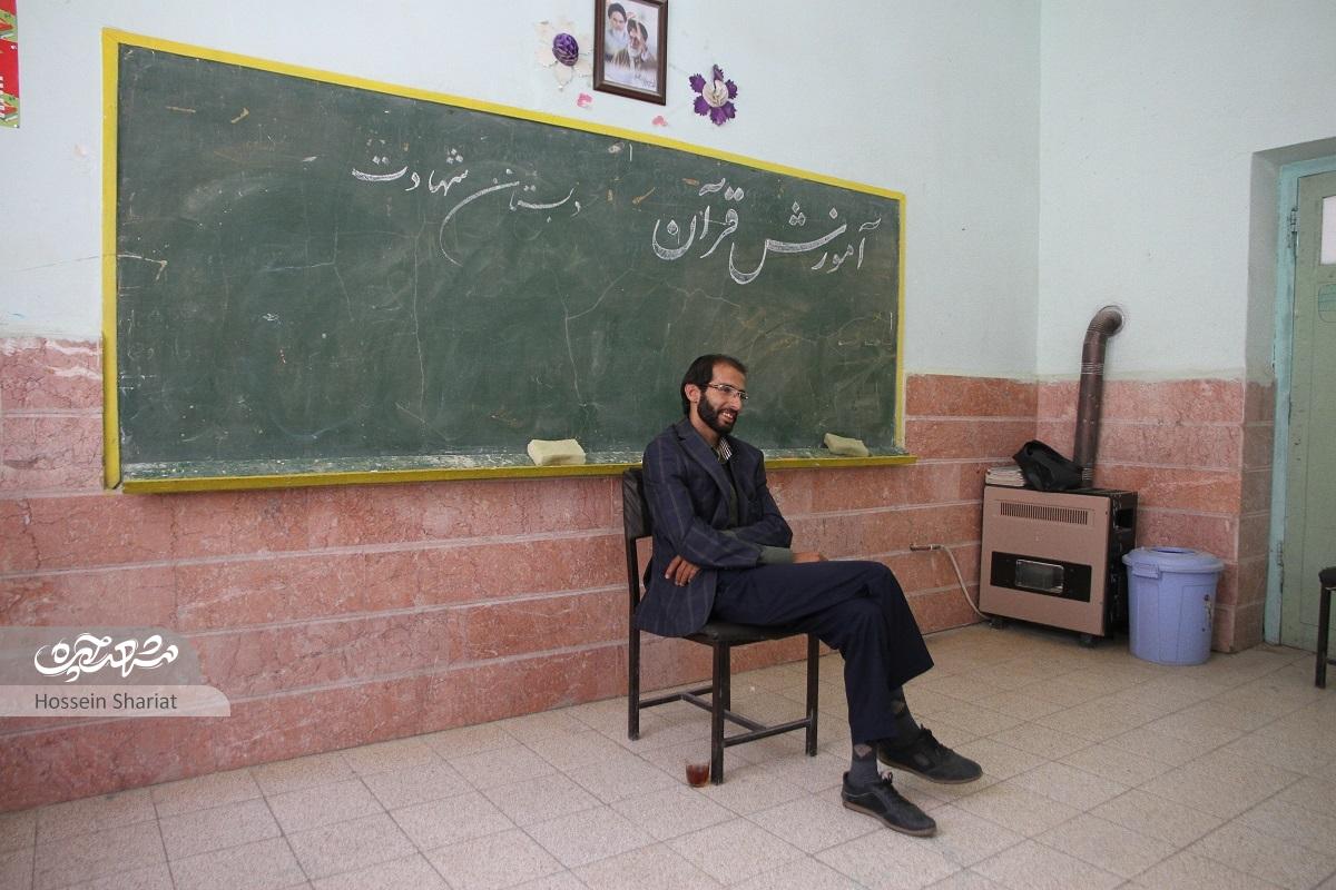 سعید کربلایی از چناران برای آموزش رایگان قرآن به محله فردوسی میآید سعید کربلایی از چناران برای آموزش رایگان قرآن به محله فردوسی میآید