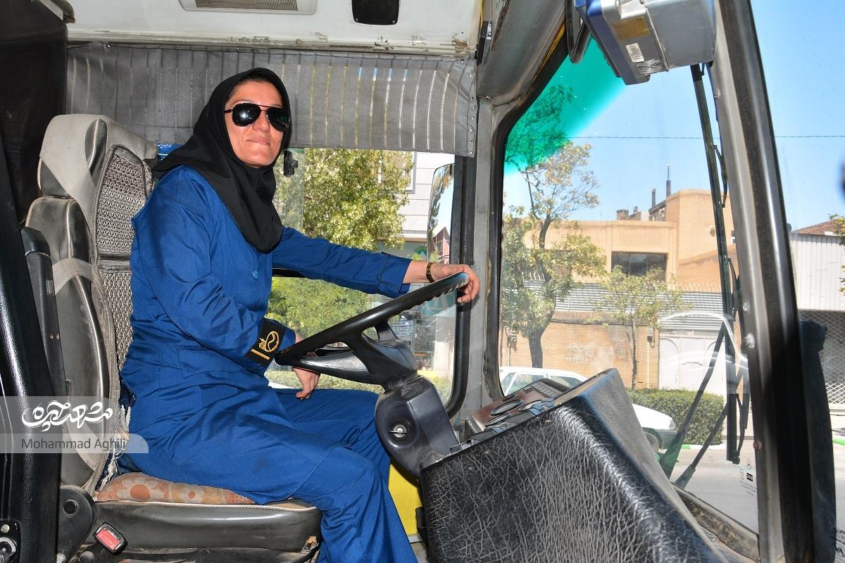 رانندگی در خط وکیل‌آباد به حرم آروزی بانوی راننده اتوبوس مشهدی است