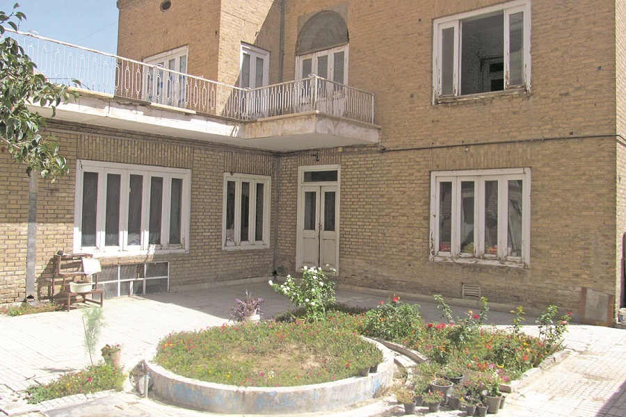 خانم گلکار