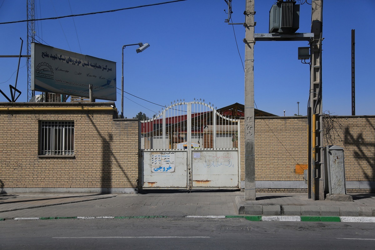 خیابان نیازمند تابلو در محله گلشور خیابان نیازمند تابلو در محله گلشور