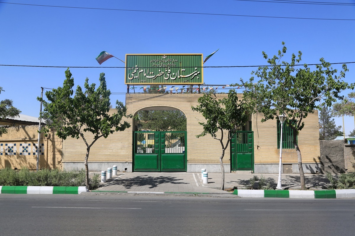 خیابان نیازمند تابلو در محله گلشور خیابان نیازمند تابلو در محله گلشور