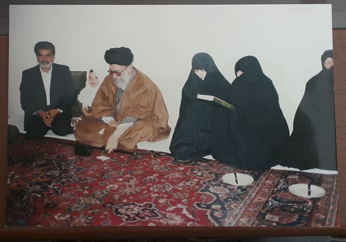 رهبر معظم انقلاب در منزل شهید قاسم صادقی
