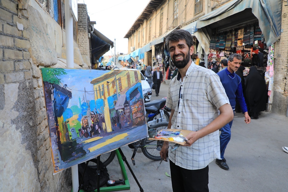 محمد چناری، دوهزار نقاشی از مشهد کشیده است