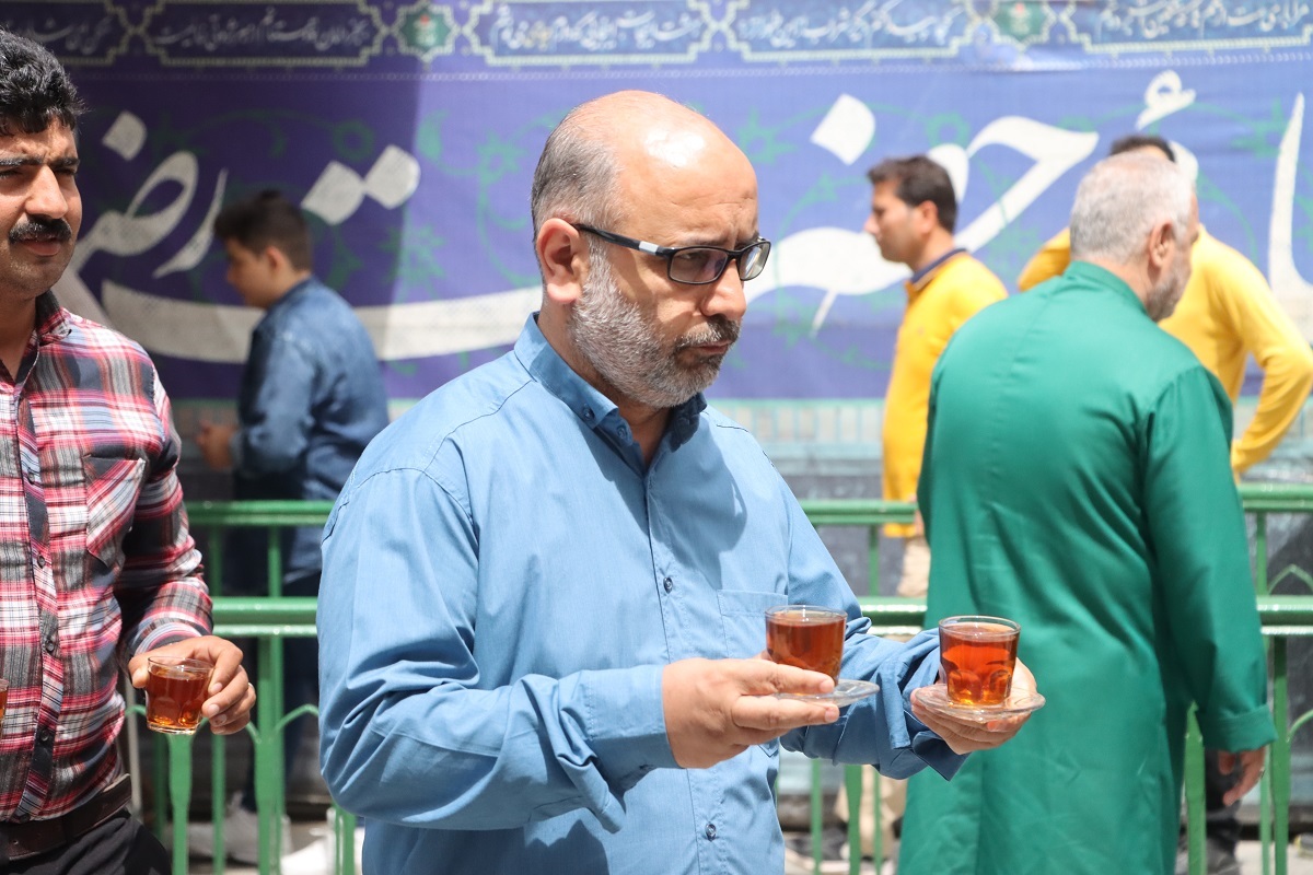 نذر بهارنارنجها؛ روایتی از میزبانی قائمشهریها در صحن کوثر حرم رضوی نذر بهارنارنجها؛ روایتی از میزبانی قائمشهریها در صحن کوثر حرم رضوی
