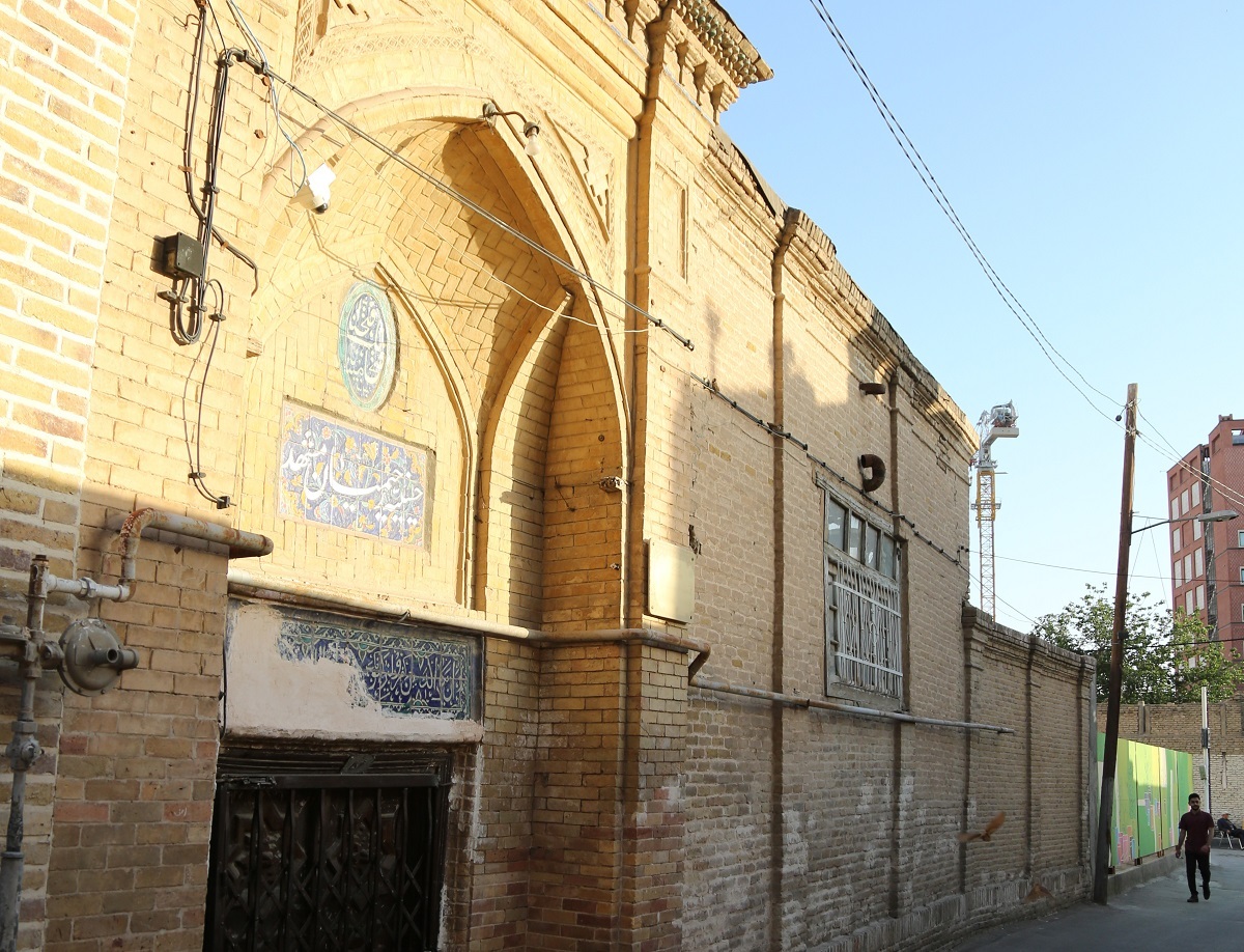 معماریداخلی حسینیه ثبتملیشده رحیمیان در بیخبری متولیان تغییر داده شد معماریداخلی حسینیه ثبتملیشده رحیمیان در بیخبری متولیان تغییر داده شد
