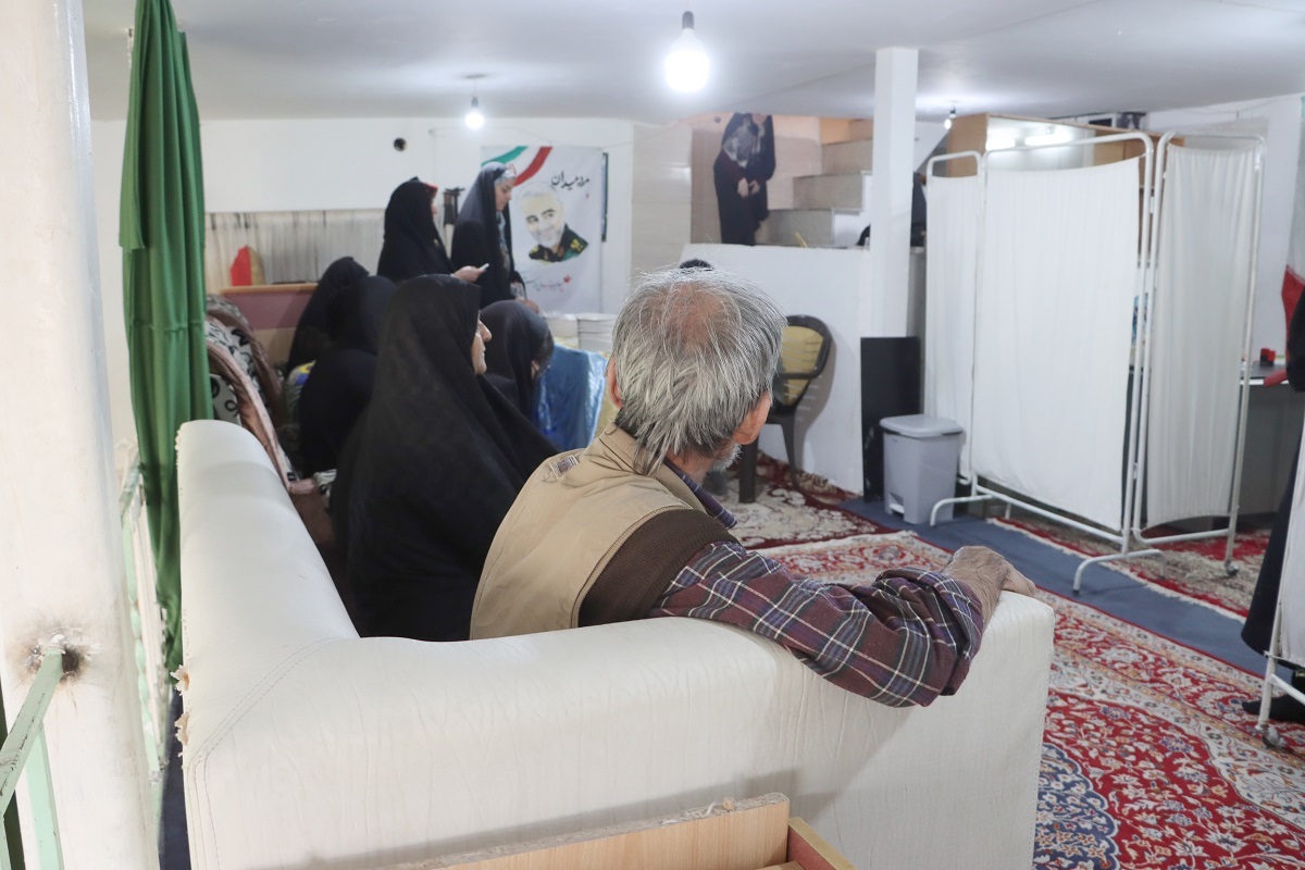 گروه جهادی حضرت رقیه (س) سهشنبهها به شوق دیدن لبخند رضایت بیماران به محله مهدیآباد میرود گروه جهادی حضرت رقیه (س) سهشنبهها به شوق دیدن لبخند رضایت بیماران به محله مهدیآباد میرود