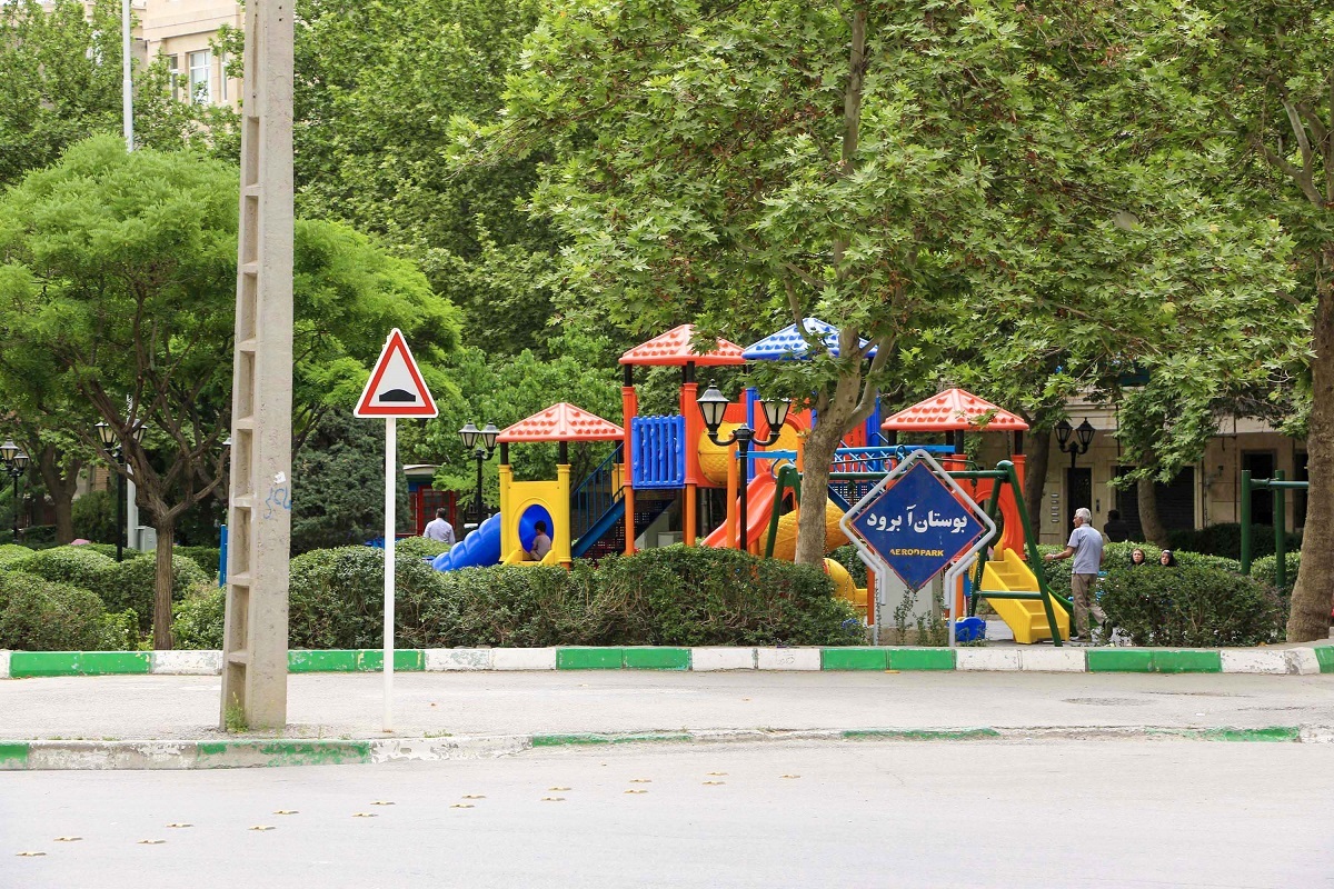 معبری با ۵ بوستان محلی در محله لادن معبری با ۵ بوستان محلی در محله لادن