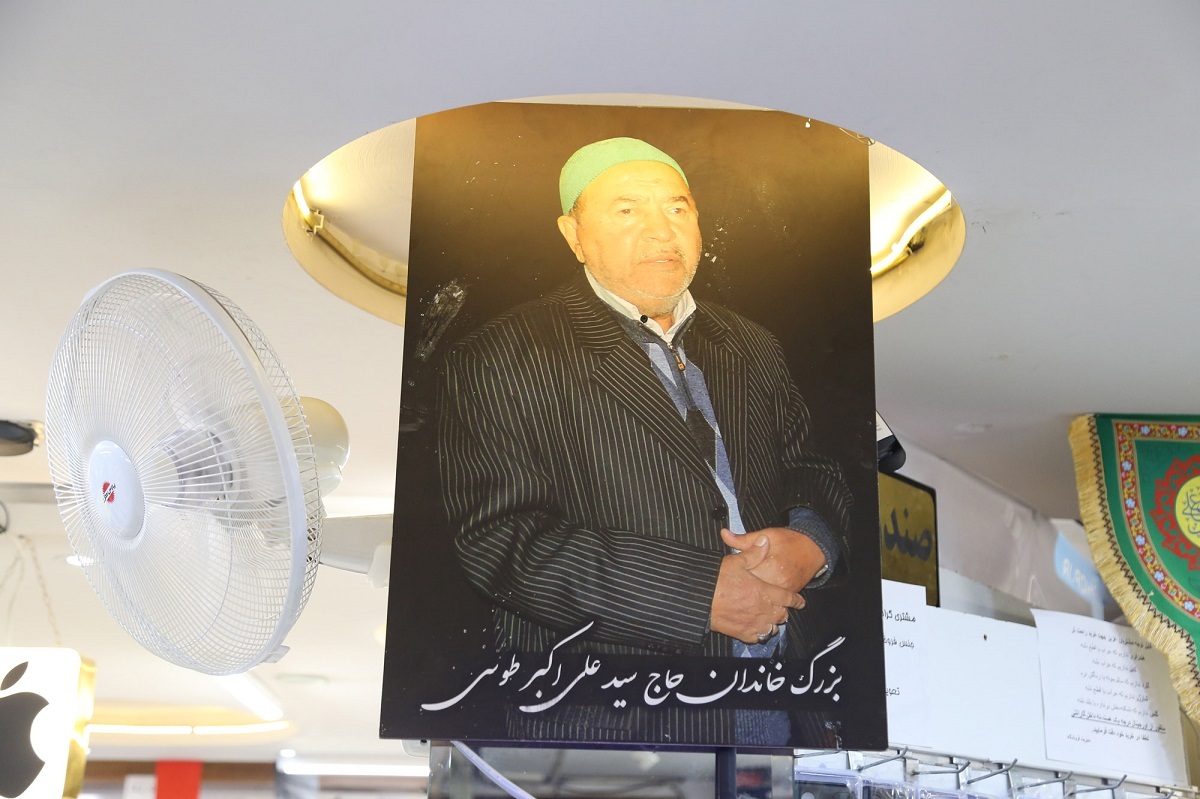 اقامه نماز اولوقت در یک مجموعه تجاری اقامه نماز اولوقت در یک مجموعه تجاری