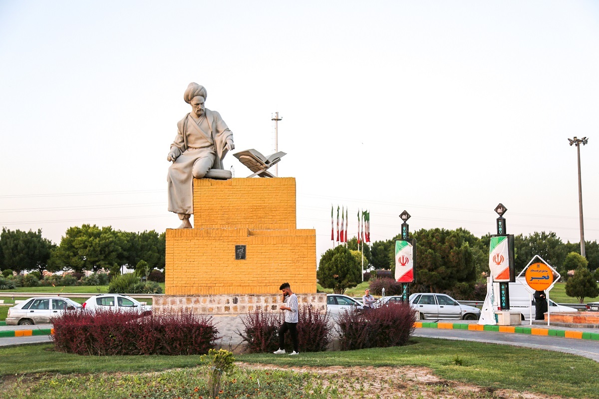 هیاهوی موتورفروشها در خیابان طبرسی هیاهوی موتورفروشها در خیابان طبرسی