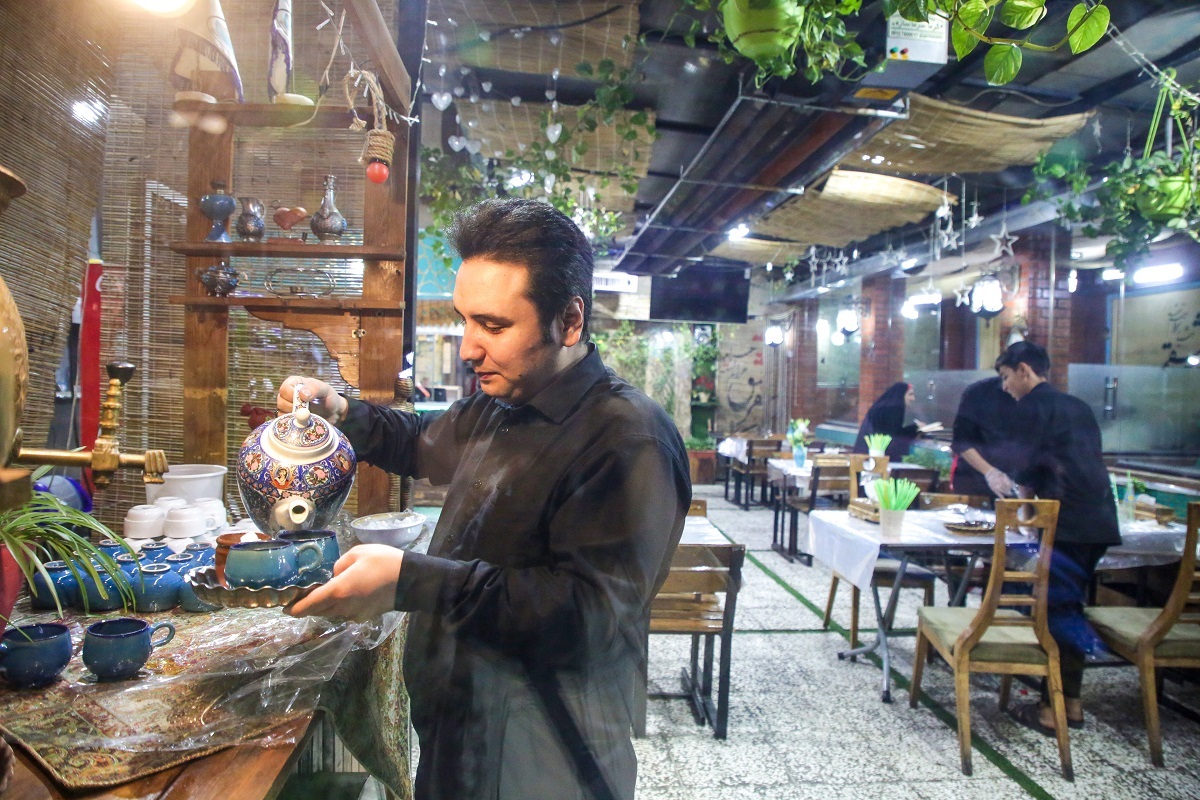 خیابان پررنگ و لعاب