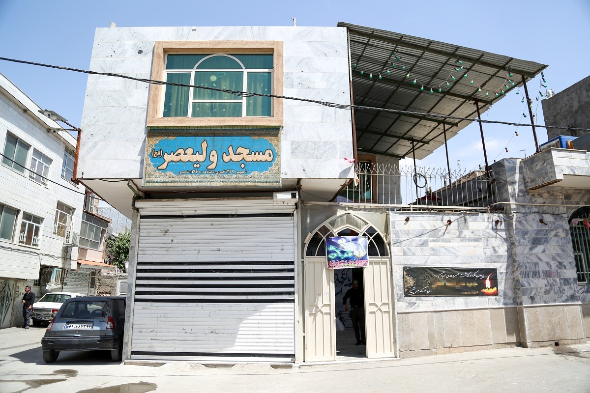 همسایگی فامیلی در یک خیابان همسایگی فامیلی در یک خیابان