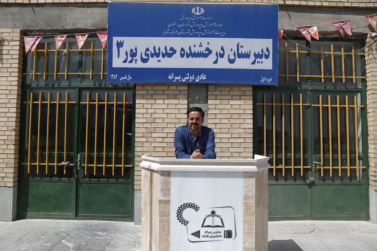 درباره قاسم رفیعا که لهجۀ مشهدی نقش پررنگی در اشعارش دارد