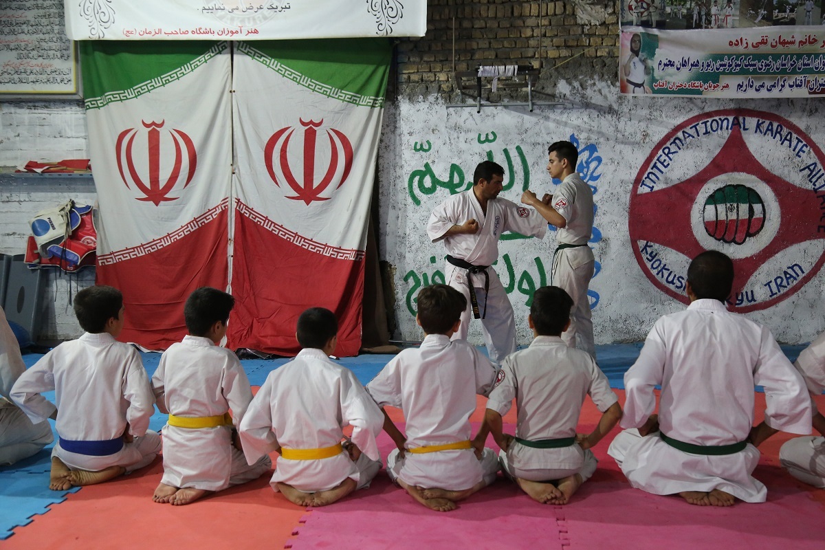 راه‌اندازی اولین باشگاه کاراته کوشک مهدی را ۲۰ سال پیش در مکانی مخروبه راه‌اندازی کرد