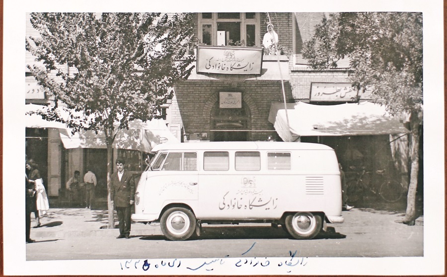 حمیده برقعی، مامایی است که چهار هزار نوزاد را طی ۵۰ سال به دنیا آورد