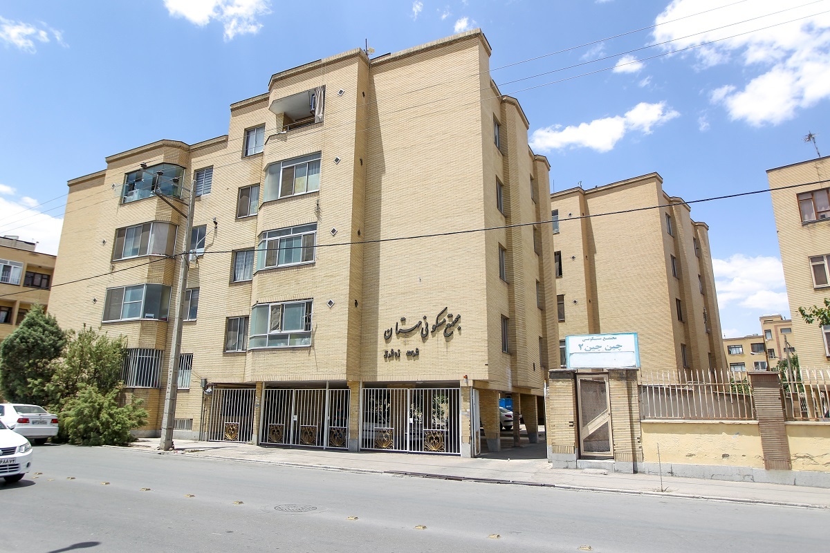 از دبستان تا دانشگاه در یک خیابان در محله حجاب از دبستان تا دانشگاه در یک خیابان در محله حجاب