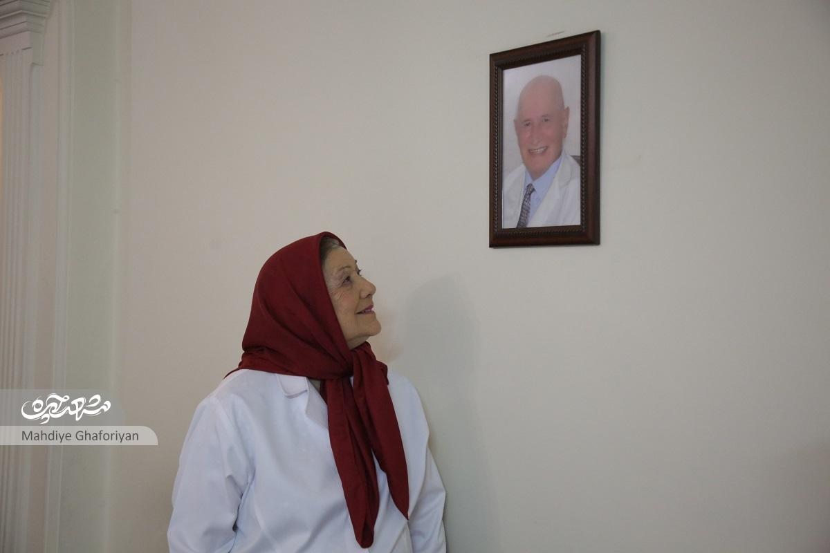 نصرت لطفی، اولین بانوی پزشک اطفال در مشهد بود که در دهه ۳۰ وارد دانشگاه شد نصرت لطفی، اولین بانوی پزشک اطفال در مشهد بود که در دهه ۳۰ وارد دانشگاه شد