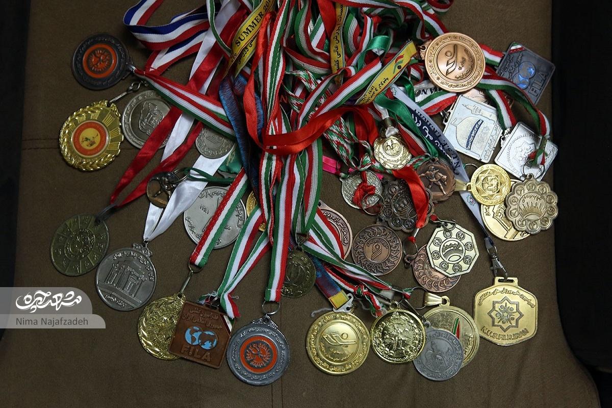 قهرمان کشتی آسیا پشت نیسان آبی