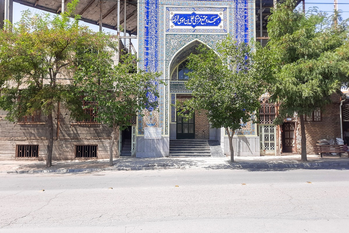 کوچه خوش آب و هوای محله انقلاب کوچه خوش آب و هوای محله انقلاب