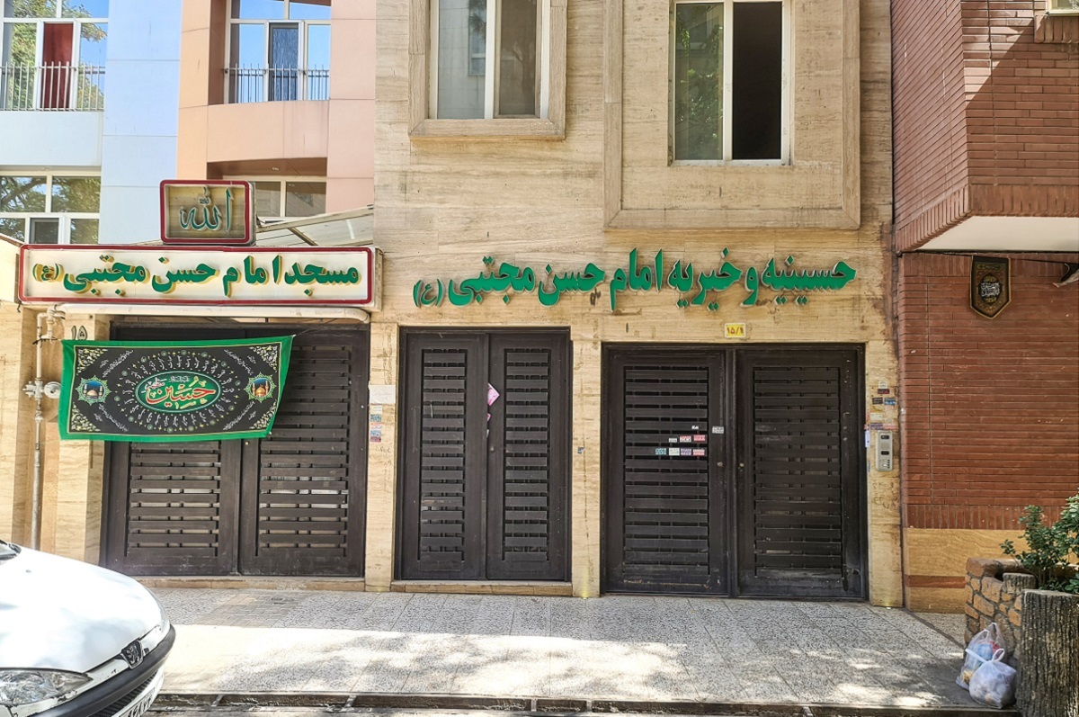 کوچه ای با درختان انگور کوچه ای با درختان انگور