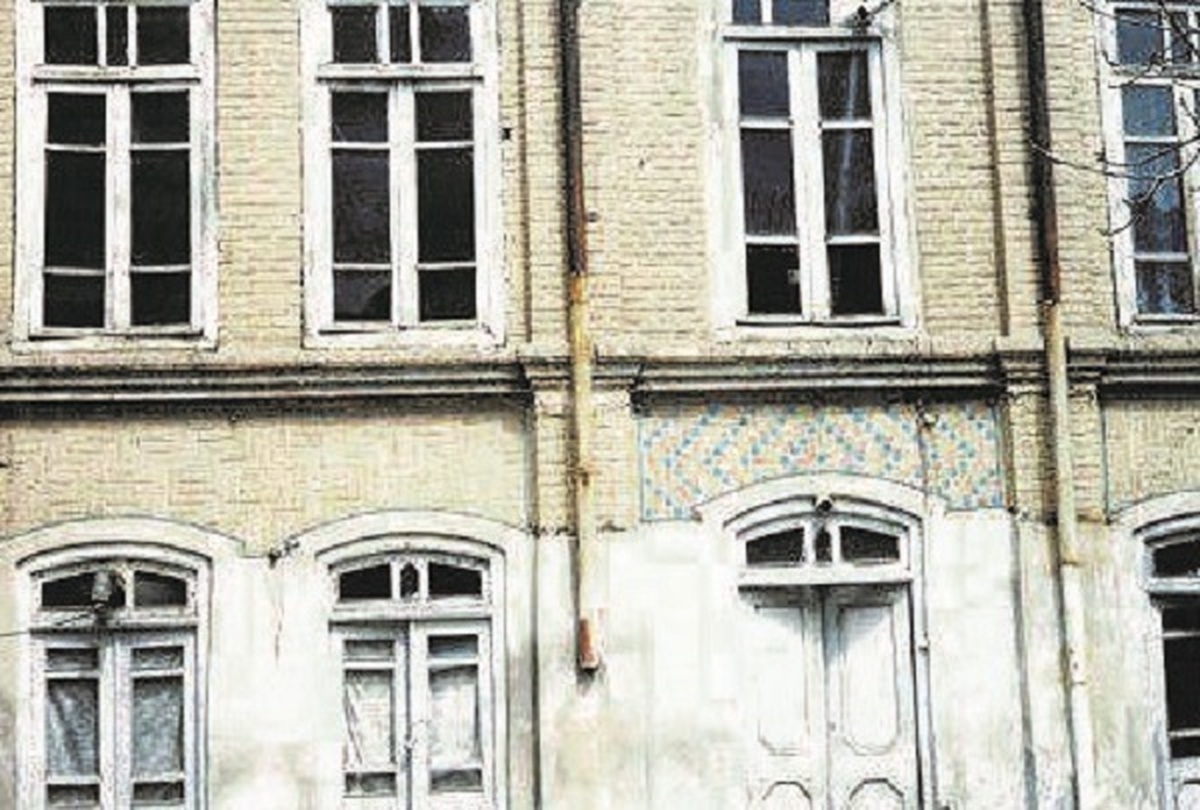 زخم سیمان بر دیوار خانه تاریخی احمدیان!
