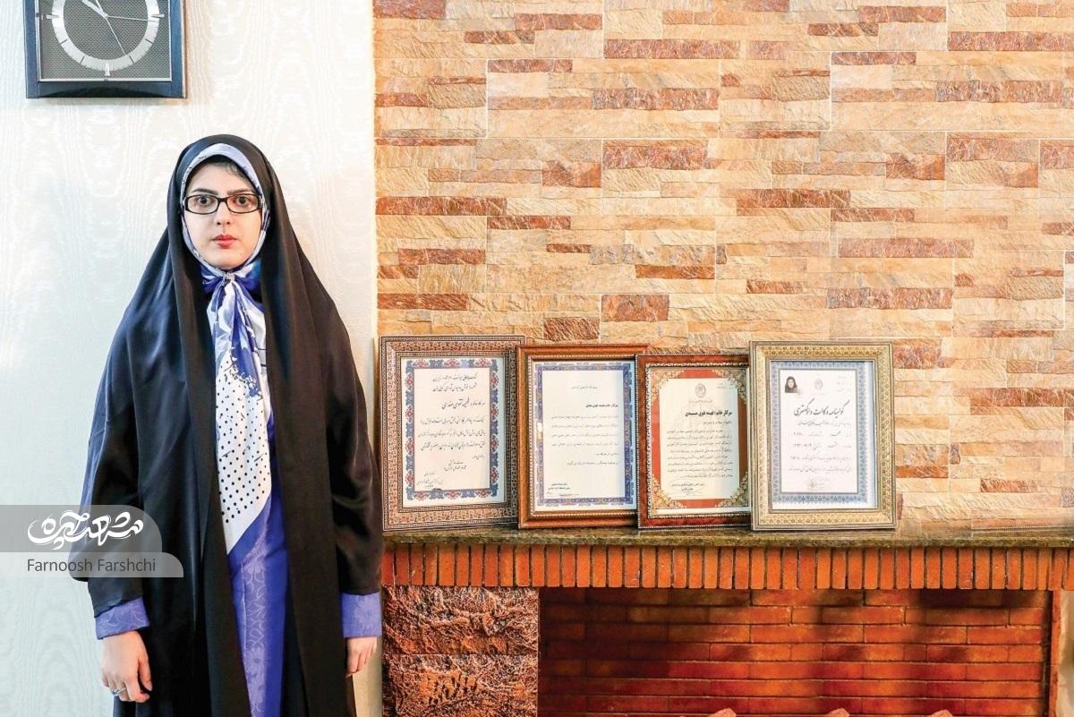 فهیمه تقویمندی نخبه کمبینایی که وکالت میکند فهیمه تقویمندی نخبه کمبینایی که وکالت میکند