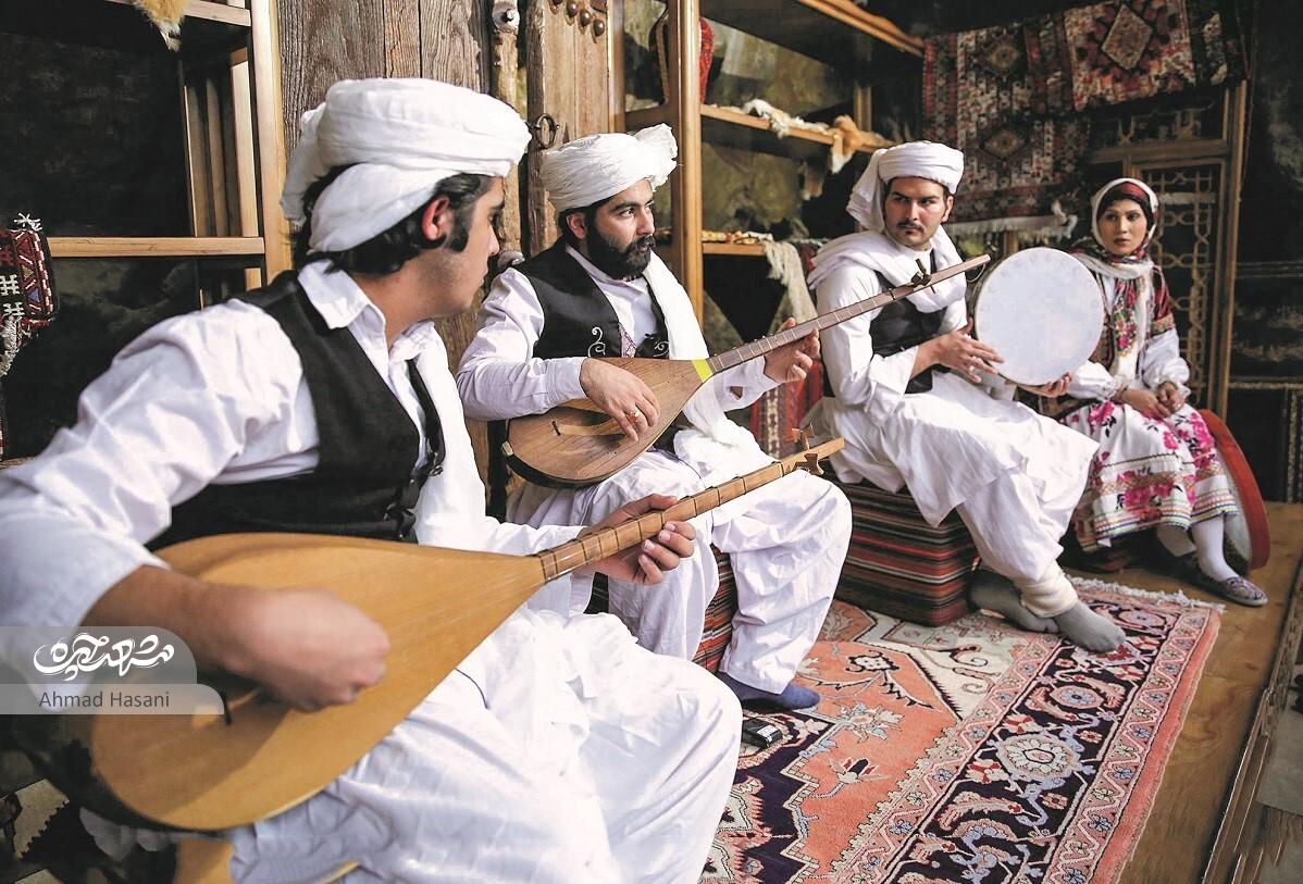 وقتی پسر نوای پدر را با ساز خود می‌زند