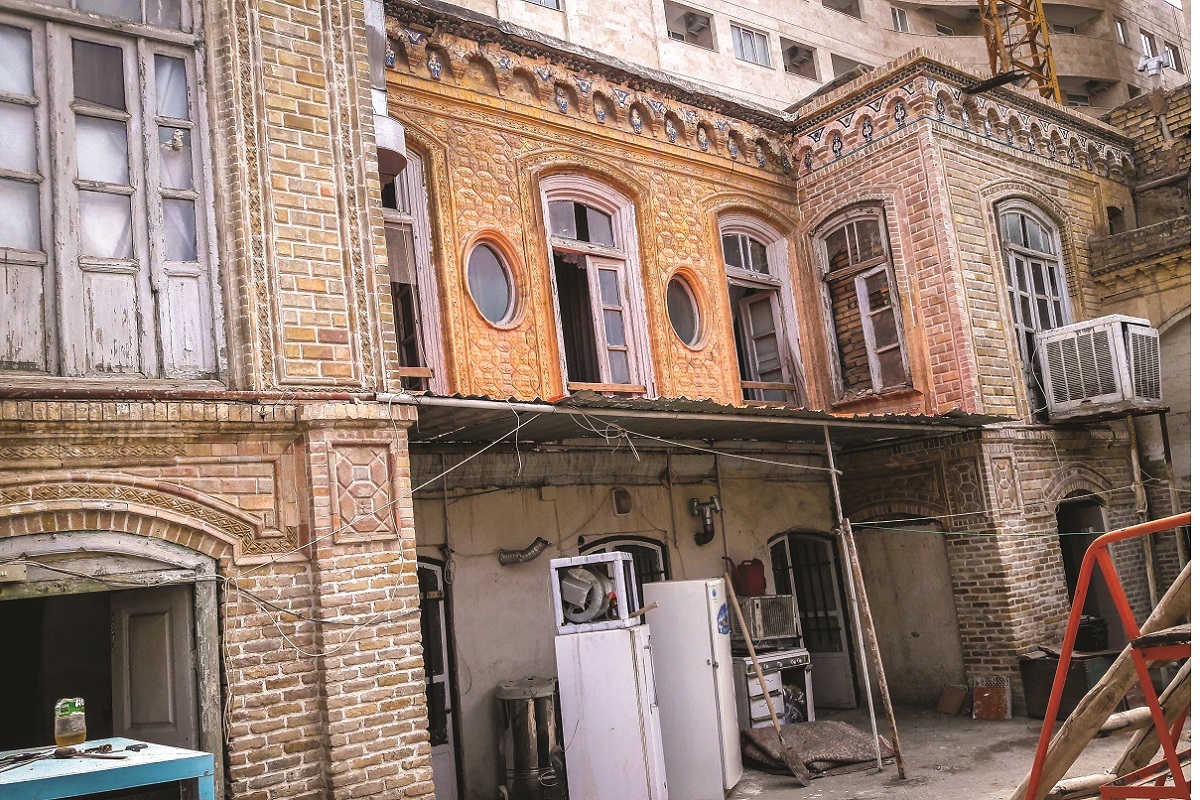 چکش بی‌پولیِ میراث بر سر آثار تاریخی
