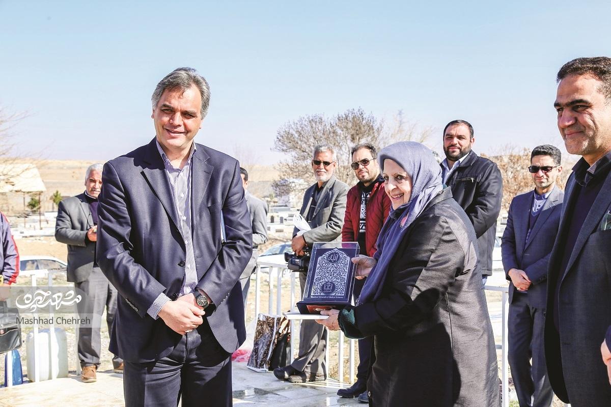 جمع بختیارها در آرامگاه قدیمی محله فردوسی جمع بختیارها در آرامگاه قدیمی محله فردوسی