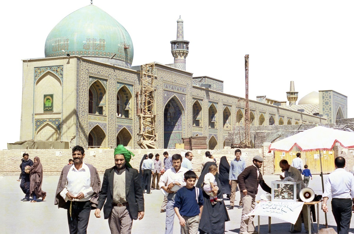 کمکهای بی دریغ مردم به ستاد پشتیبانی خراسان در زمان جنگ کمکهای بی دریغ مردم به ستاد پشتیبانی خراسان در زمان جنگ