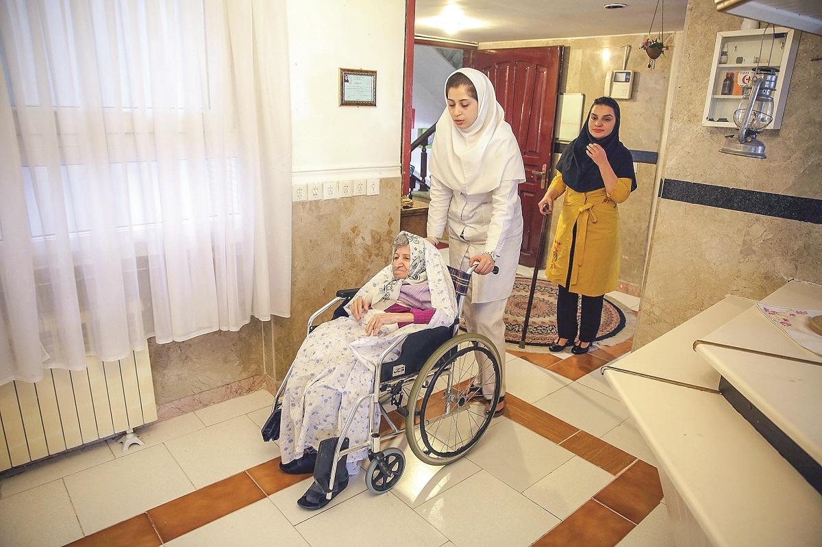برای گفتن از مادر تمام واژه ها خوب است برای گفتن از مادر تمام واژه ها خوب است