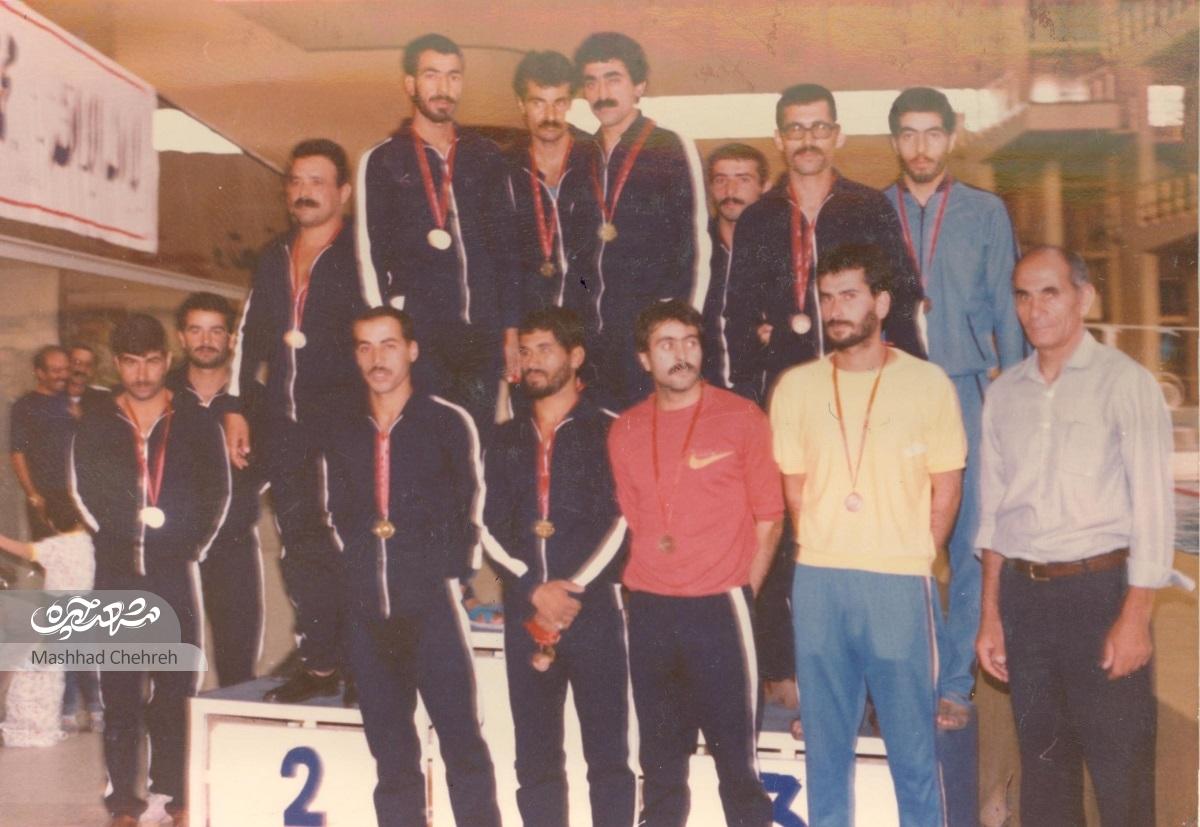 پهلوان جاودانی، شهروند محله استاد یوسفی، بیش از ۴۰ سال است خاک گود زورخانه را میخورد پهلوان جاودانی، شهروند محله استاد یوسفی، بیش از ۴۰ سال است خاک گود زورخانه را میخورد
