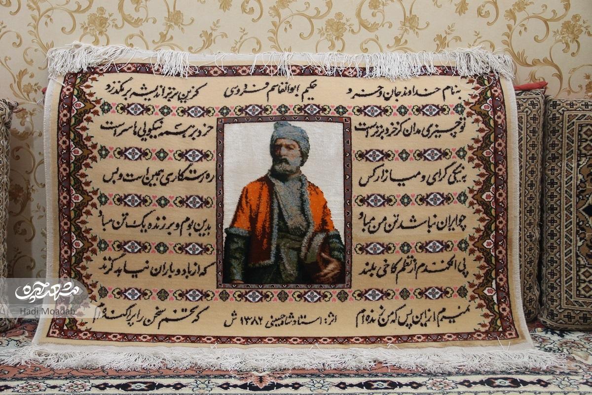 بی‌بی شاه‌حسینی در طول نیم‌قرن قالی‌بافی به ۲۰۰‌هنرجو آموزش داده است