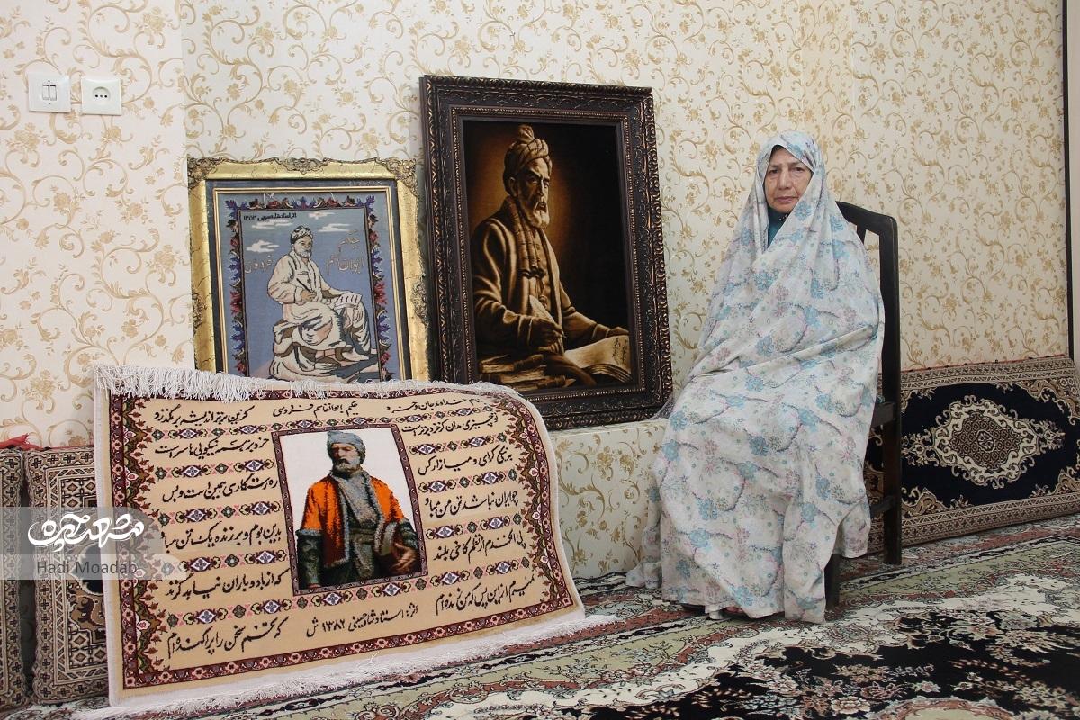 بی‌بی شاه‌حسینی در طول نیم‌قرن قالی‌بافی به ۲۰۰‌هنرجو آموزش داده است