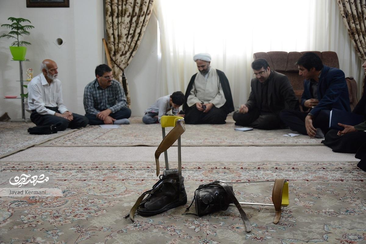 نیک‌اندیشانی که دست‌گیر معلولان شده اند