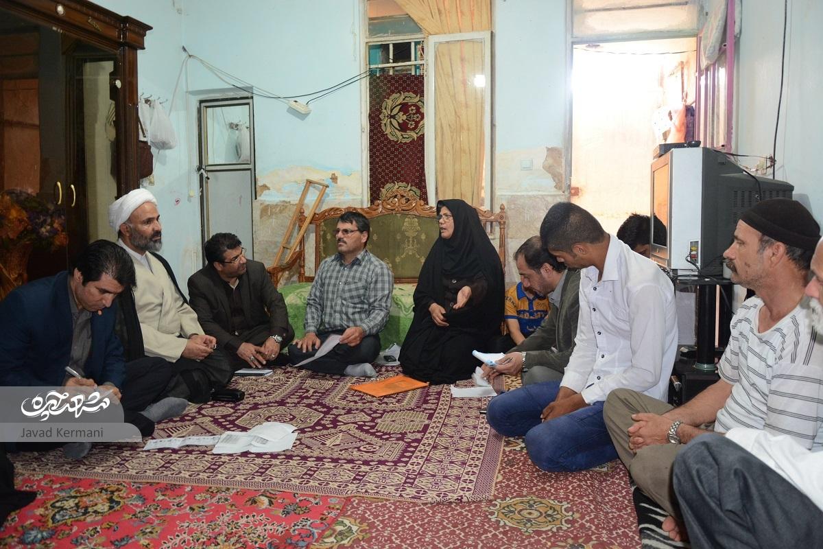 نیک‌اندیشانی که دست‌گیر معلولان شده اند