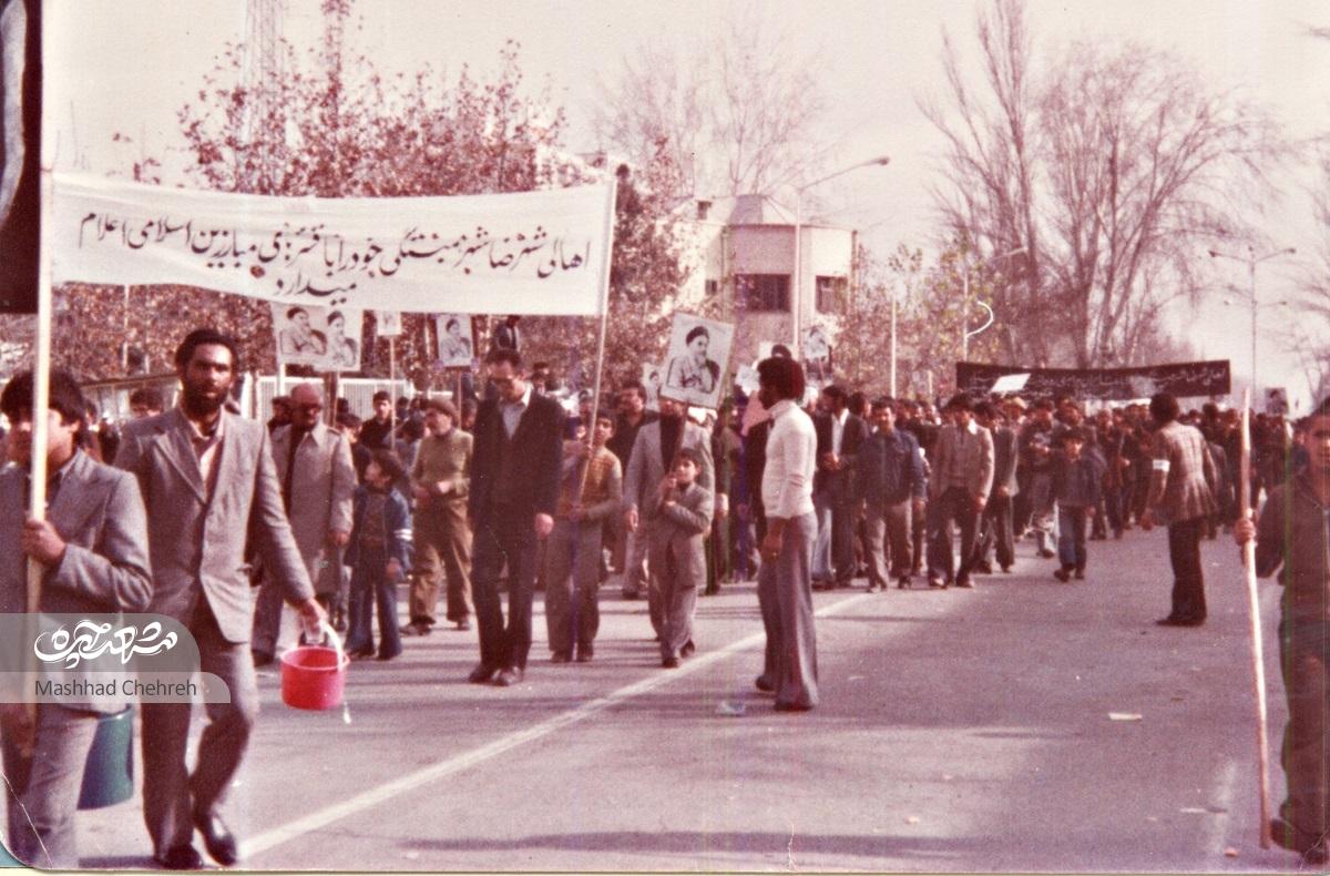 عباس خادم در زیرزمین خانه پدربزرگش انقلابی شد عباس خادم در زیرزمین خانه پدربزرگش انقلابی شد