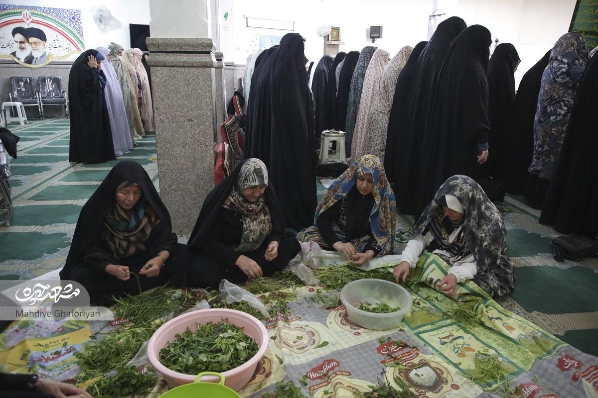 افطاری دسته جمعی اهالی محله آب و برق افطاری دسته جمعی اهالی محله آب و برق